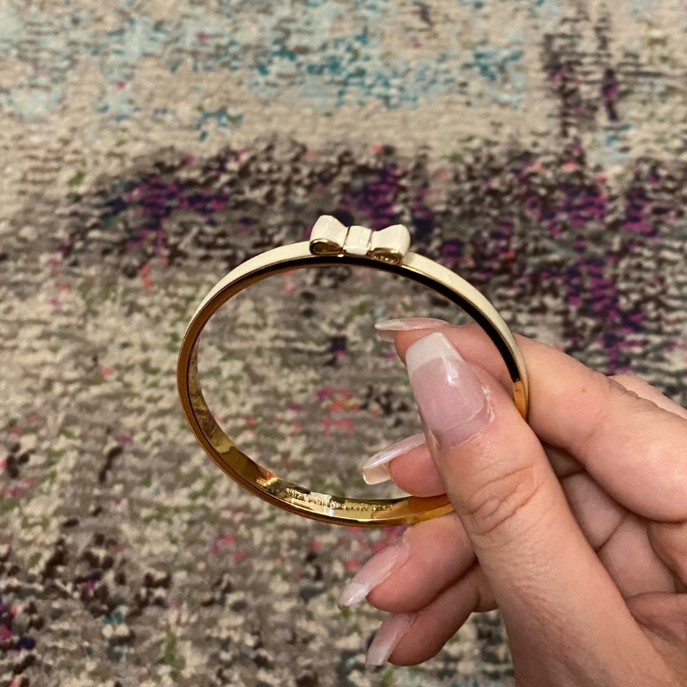 Kate Spade Bow Bangle in Ivory.